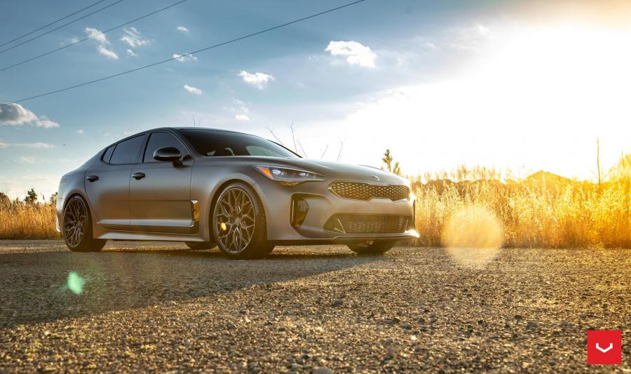  Kia Stinger GT on Vossen Wheels (HF-2) 2019 года  (фото 5 из 26)